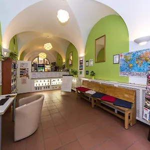 hostel-mango.praguehotelsweb.com/